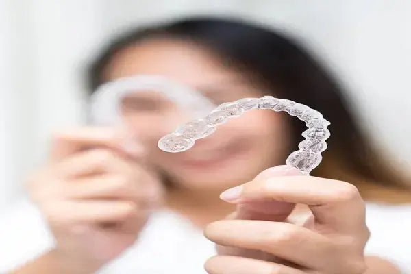 How-to-Clean-and-Care-for-Your-Clear-Retainers-Without-Disrupting-Your-Routine NewSmile™ USA