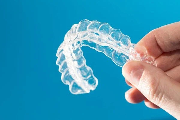 ✨ Clear Retainers or Wire Ones? Here’s How to Pick What Actually Works for You