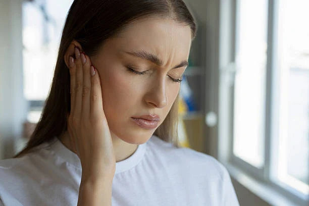 🎧 Ear Pain from Retainers? Here’s Why